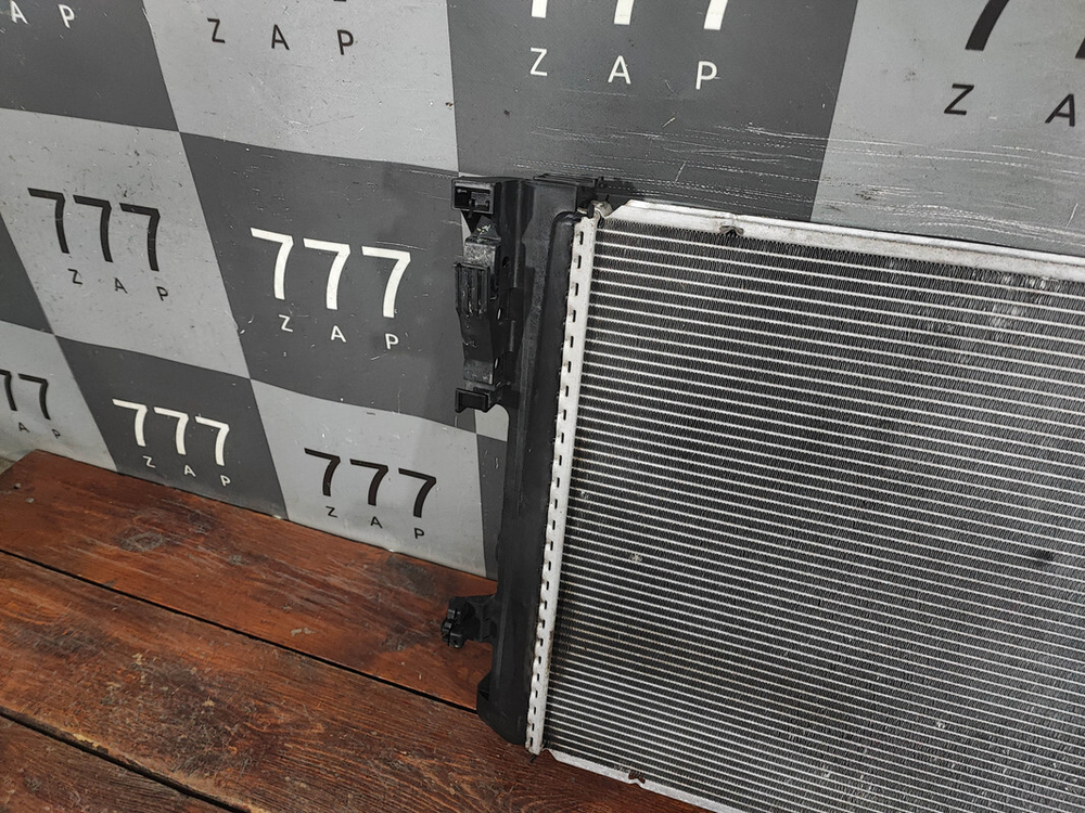 Радиатор двигателя Mercedes A-Class (W176) 12-18 Б/У Оригинал A2465001303