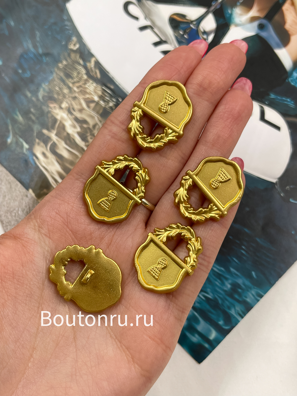 Пуговицы матовое золото Скиапар. "Замок"