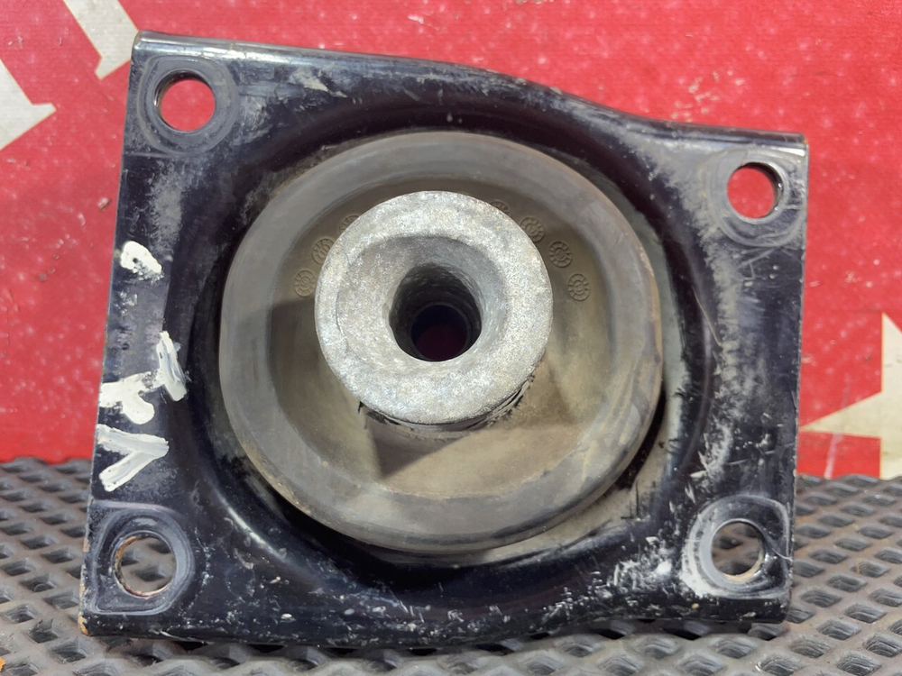 Подушка двигателя передняя