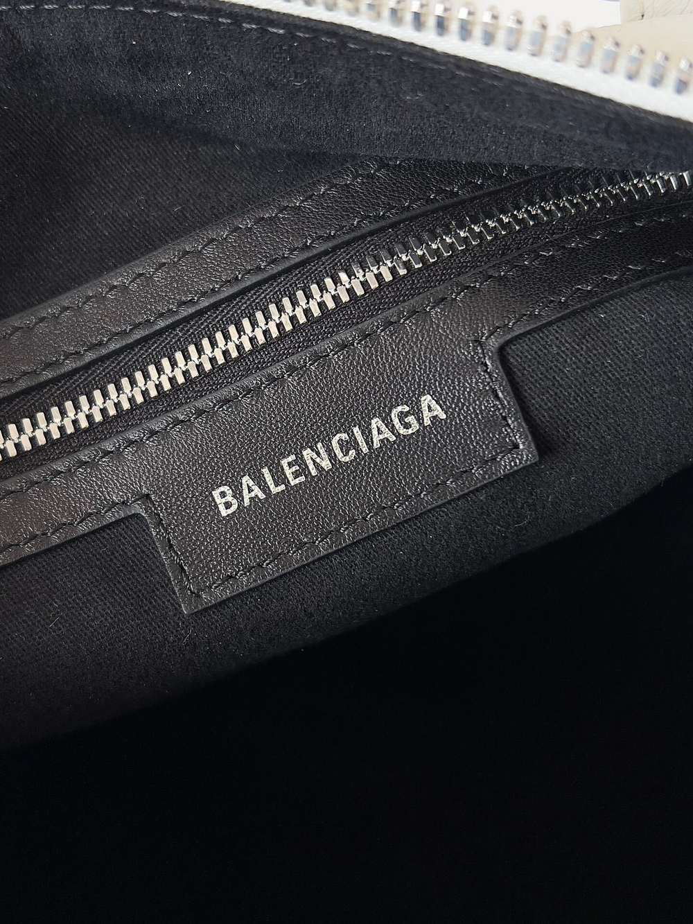 Balenciaga Le Cagole Duffle Bag 30 cm