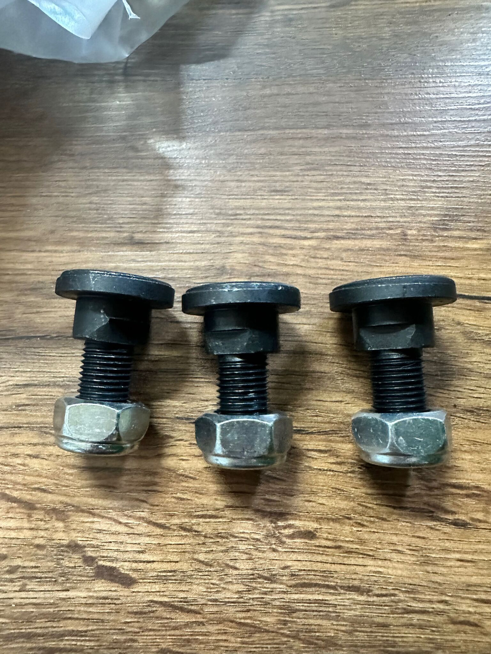 Болт ножа с гайкой головка 32мм,L 28мм, М14*1.5 класс прочности 10.9 ГОСТ1759.4-87