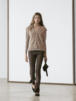 Massimo Dutti Вязаный жилет из шерстяной смеси с V-образным вырезом, норка