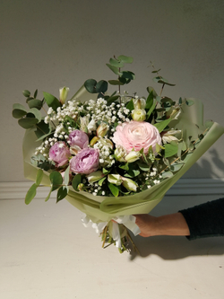 Летний солнечный букет с танацетумом и ароматными пионами Сара Бернард (С0034)