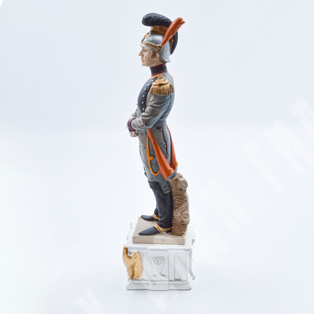 [Коллекционная статуэтка] Драгун. Фарфоровая статуэтка из серии "Армия Наполеона"  Фарфор, роспись.