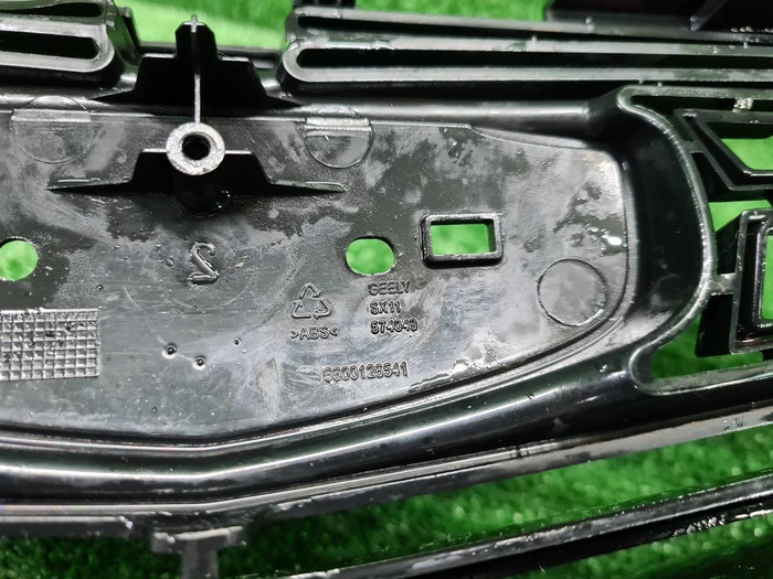 Решетка радиатора Geely Coolray (2019-2023)