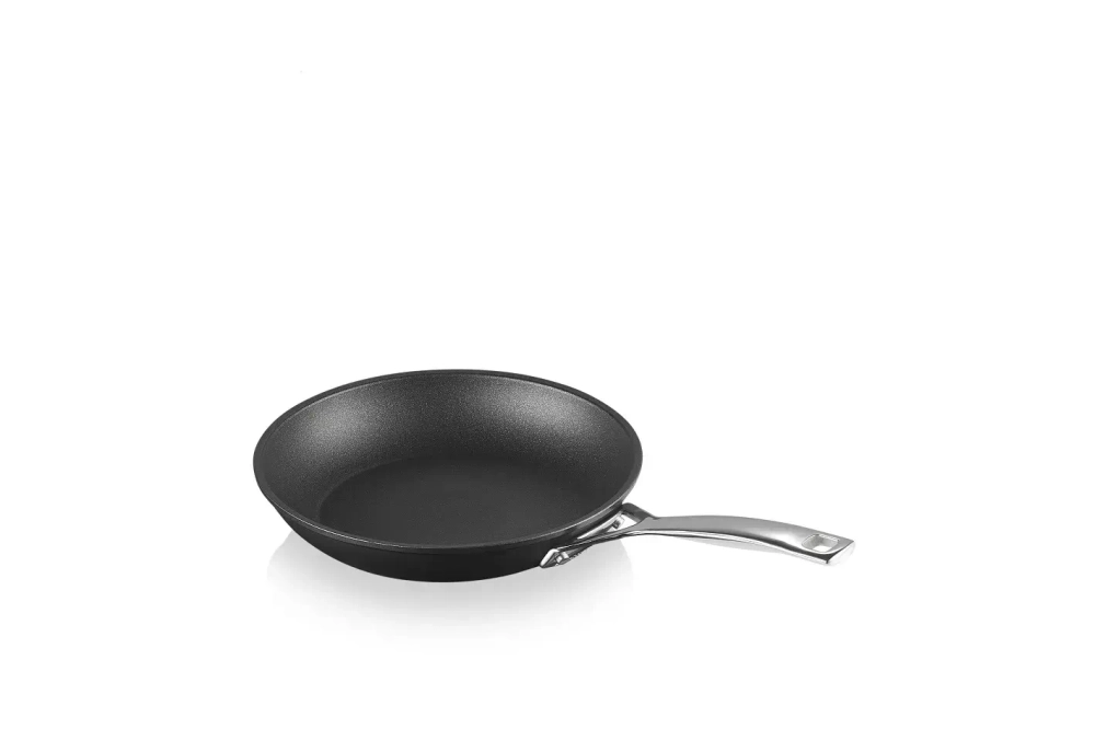 Le Creuset - Сковорода PRO с антипригарным покрытием, алюминий, 22 см / артикул   51112220010002  / GTIN 630870272940