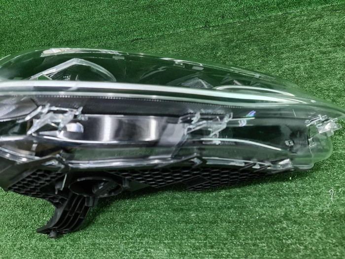 Фара правая VW Caddy 5 (2020-н.в.) LED
