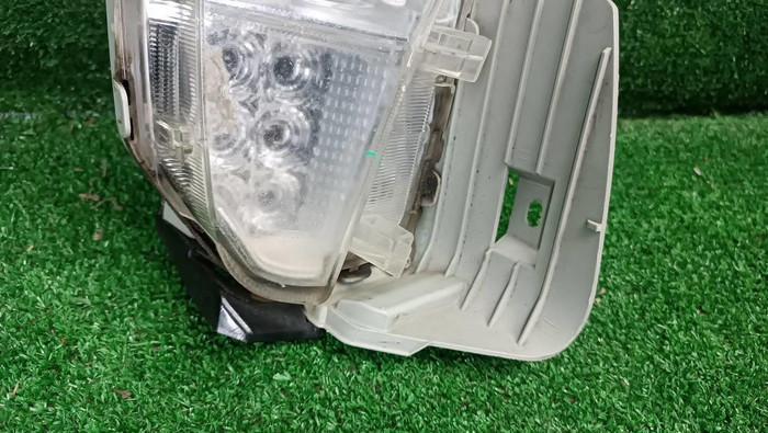 ПТФ правая Toyota Prius ZVW30 (2011-2015) LED