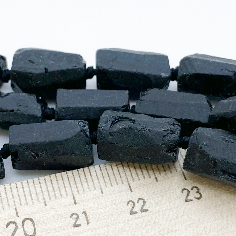 Шерл (черный турмалин), размер около 9,5-12*7-8,5 мм, цена за 7 шт (1/4 нити)