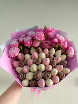 Клубника в шоколаде и розы