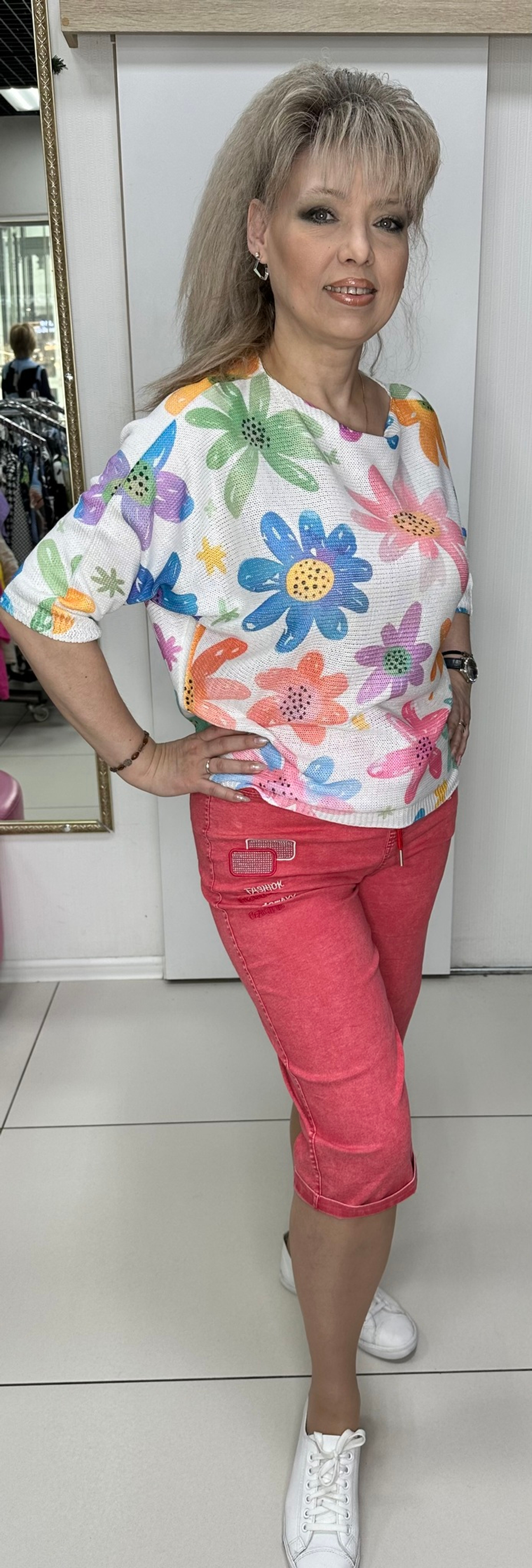 Капри в коралловом цвете