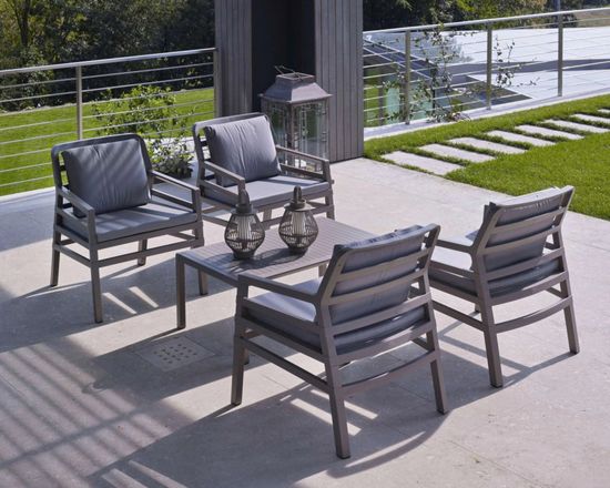 Кресло пластиковое с подушками Aria