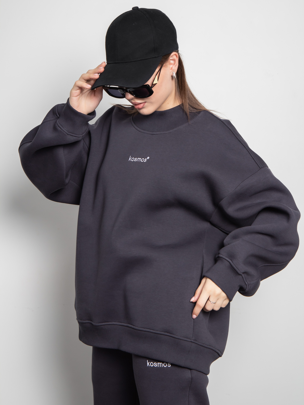 Свитшот женский оверсайз с начесом графит