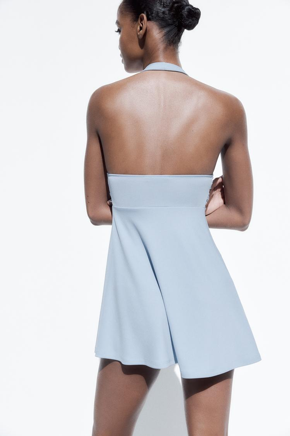 ZARA КОРОТКОЕ ПЛАТЬЕ С ГОРЛОВИНОЙ ХАЛТЕР, ГОЛУБОЙ
