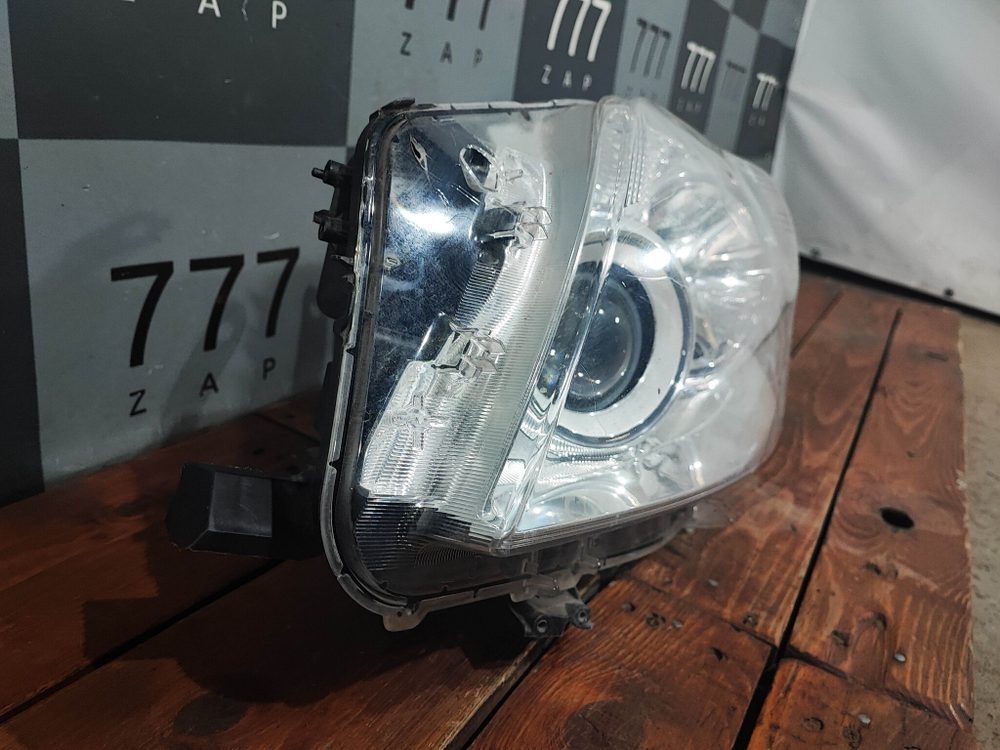 Фара левая Toyota Land Cruiser Prado 150 09-13 Б/У Оригинал 8117060E00