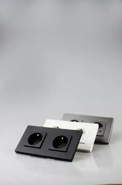 Розетка черная с заземлением, двойная розетка с защитными шторками