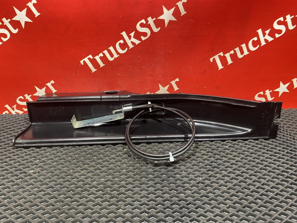 Накладка ручки бардачка правая 2019г