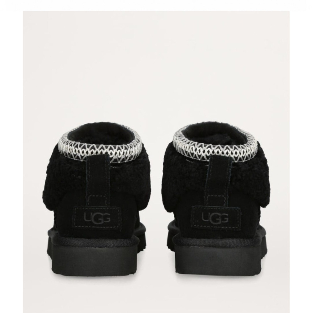 UGG Classic Ultra Mini Maxi Curly Boot Black