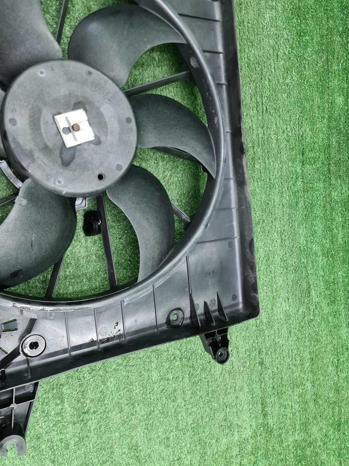 Диффузор с вентилятором Lada Largus (2012-н.в.)