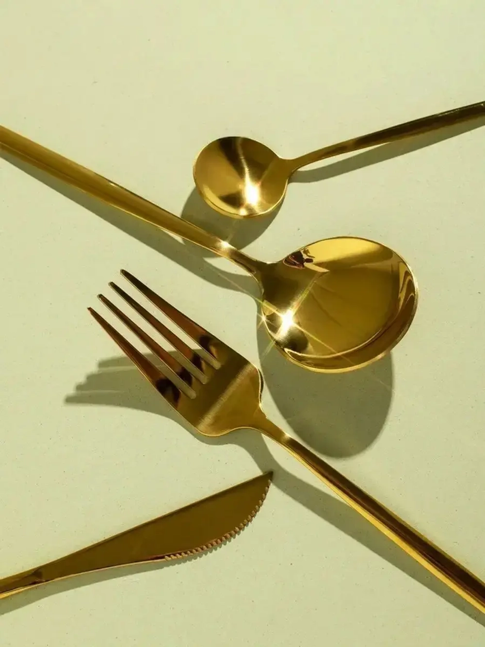 Набор столовых приборов ложек и вилок