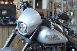 Low Rider S 114 (FXLRS), Softail Harley-Davidson 2020 Barracuda Silver