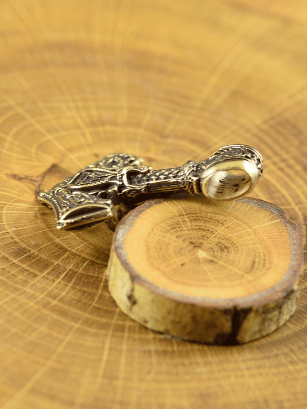 Молот Тора рунический из латуни