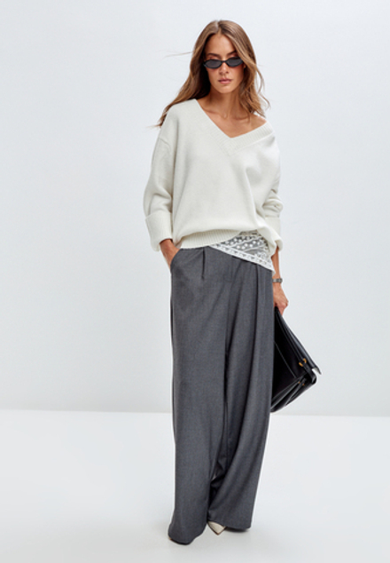 Пуловер с V-образным вырезом