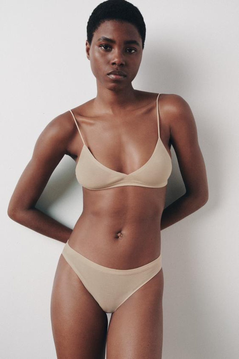 ZARA БЕСШОВНЫЕ ТРУСЫ, БЕЖЕВЫЙ