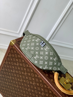 Louis Vuitton Discovery Bumbag