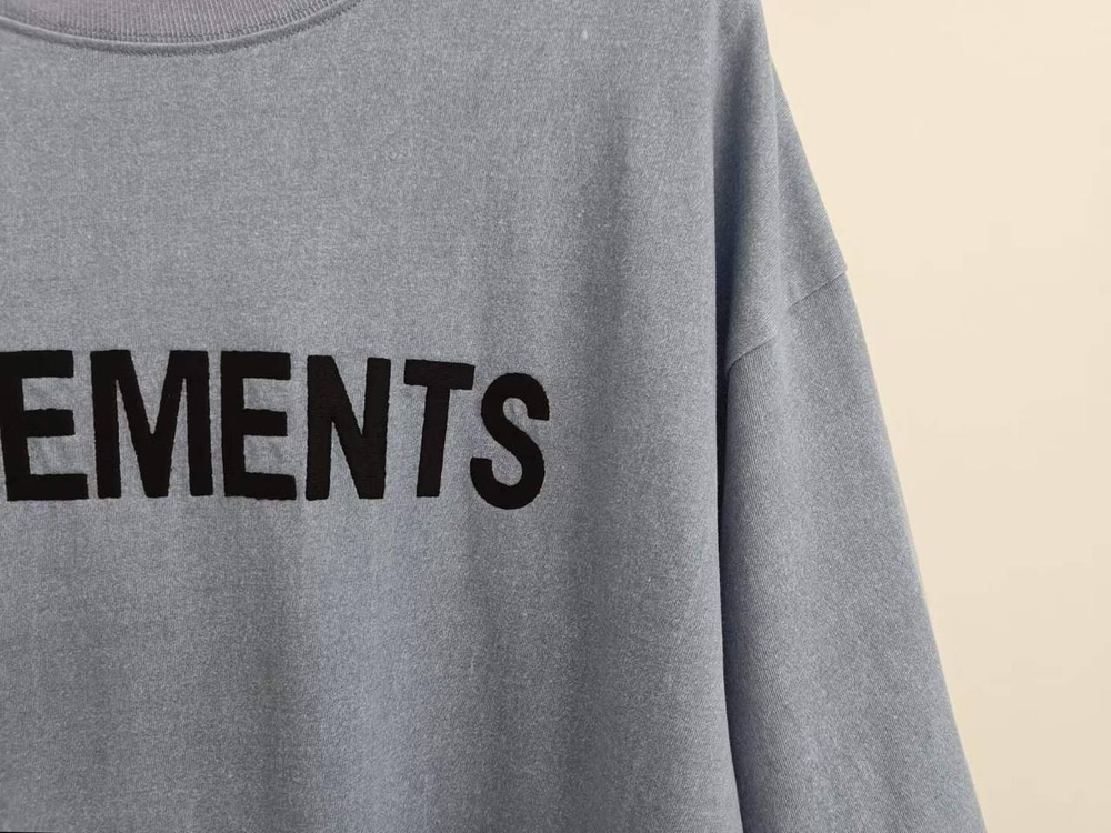 Футболка Vetements