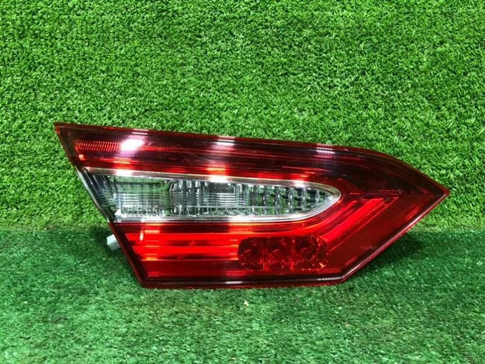 Фонарь левый внутр Toyota Camry XV70 17-нв галоген