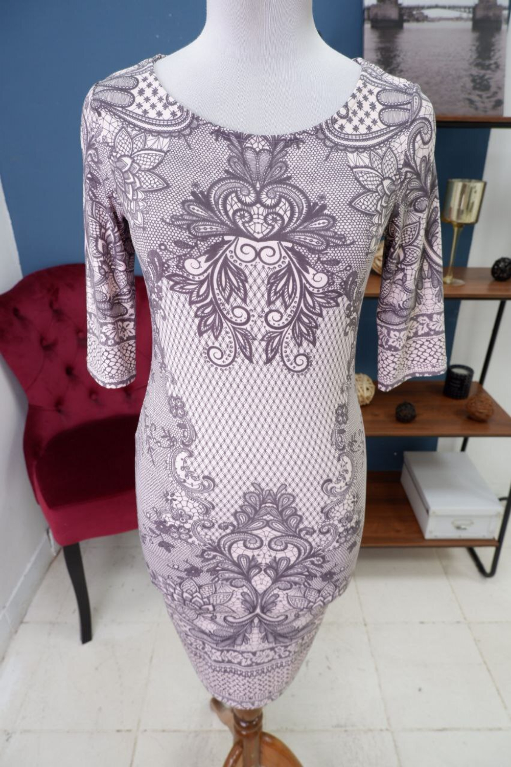 Платье с оригинальным принтом 42-44 размер