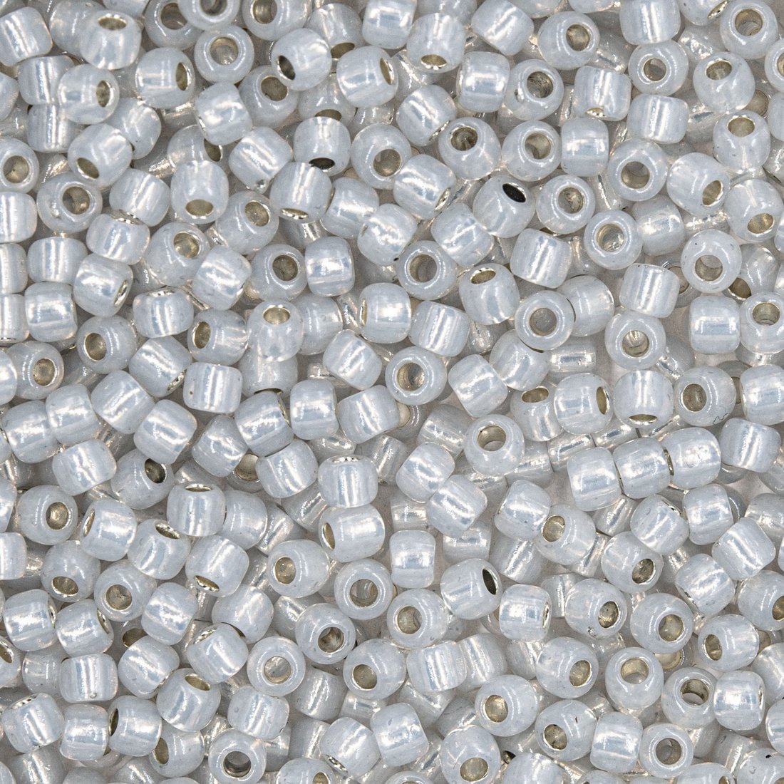 Японский бисер TOHO Round 11/0 (№PF2101), с внутренним серебрением, непрозрачный глянцевый