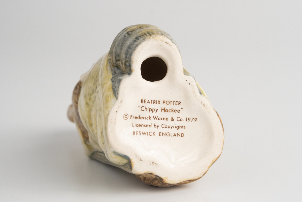 Статуэтка «Белка миссис Чиппи-Хаки»