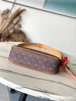 Louis Vuitton Pochette Accessoire XL