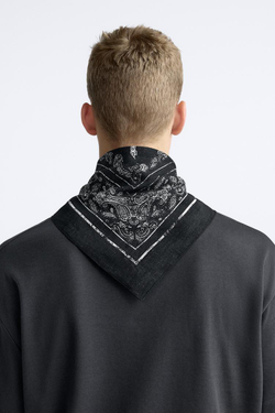 ZARA БАНДАНА С ПРИНТОМ ПЕЙСЛИ, ЧЕРНЫЙ