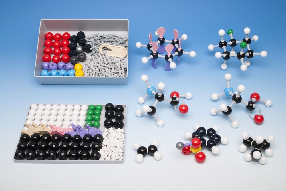 Набор моделей молекул по органической химии для учителя, 111 атомов, 140 связей