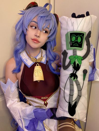 Мини дакимакура Ви и Твистед Ви Мир Денди Роблокс арт. M1244, 60х20 см