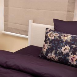 Наволочка 50x70 Mollen Лазоревый цветок ежевично-черная хлопковая