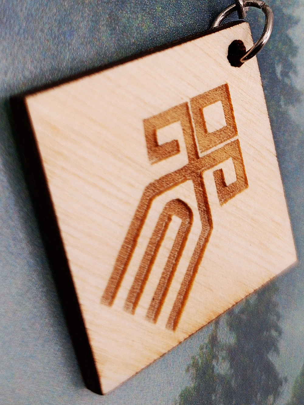 Брелок из дерева Чур