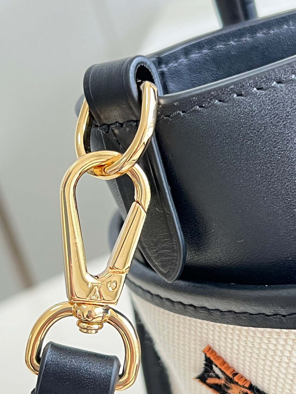 Louis Vuitton On My Side PM