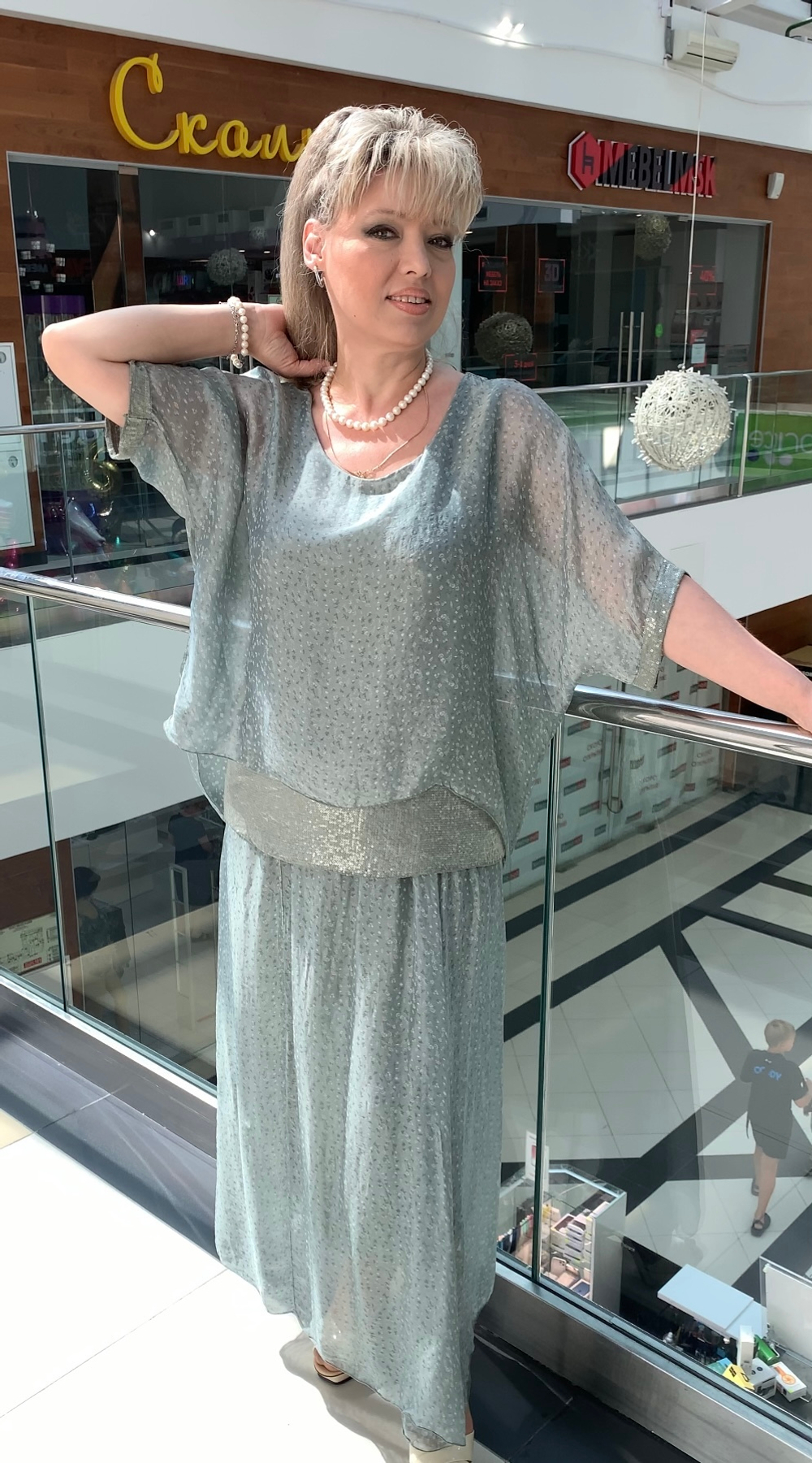 Белый нарядный итальянский костюм с юбкой