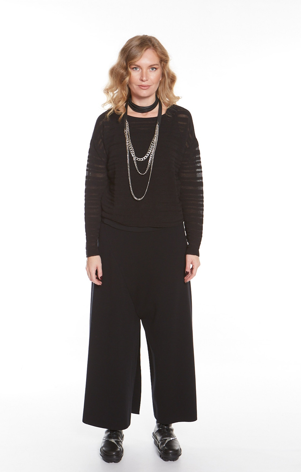 БРЮКИ С РАЗРЕЗАМИ