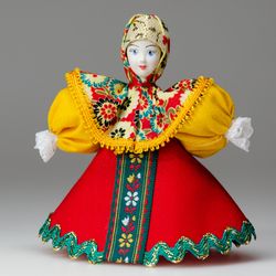 Малая подвесная кукла Крестьянка в платочке