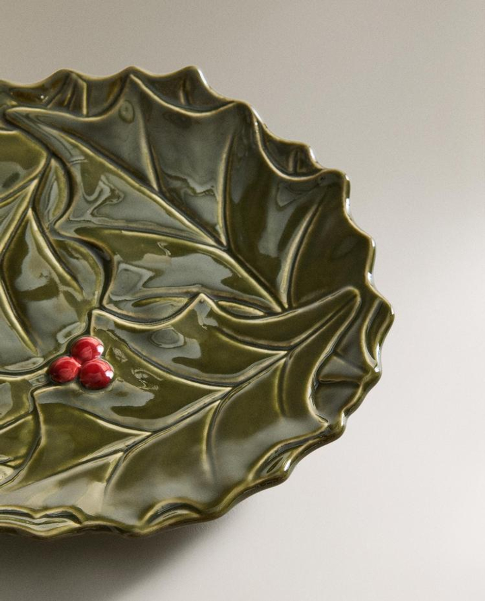 ZARA HOME НОВОГОДНЯЯ ТАРЕЛКА ДЛЯ ХЛЕБА ИЗ ФАРФОРА С УЗОРОМ «ПАДУБ», ЗЕЛЕНЫЙ