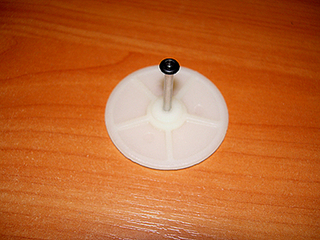 Тарелка со штоком и уплотнением штока для газовой колонки Нева 4511