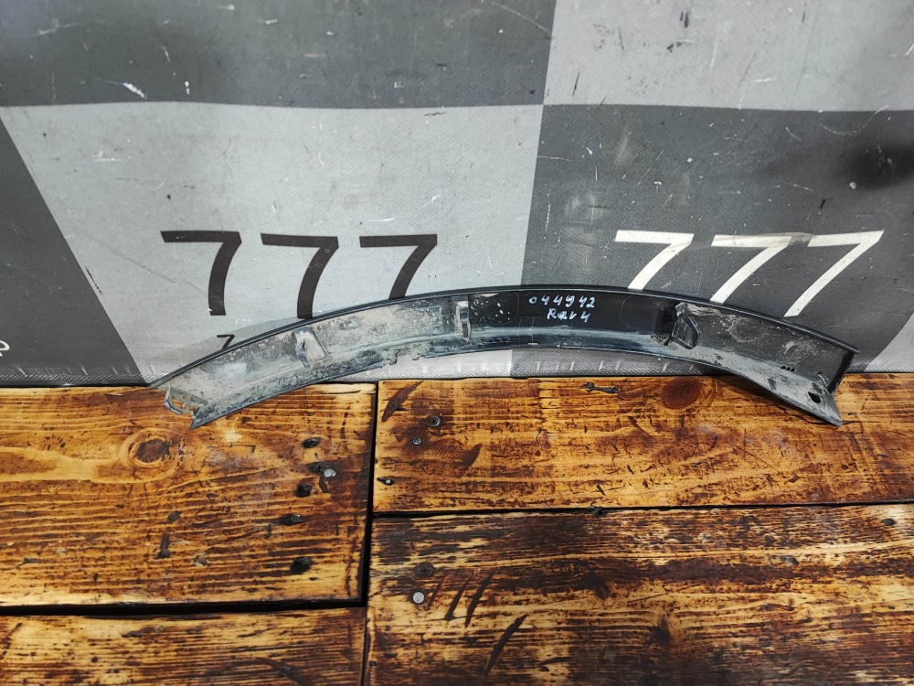 Накладка переднего бампера правая Toyota RAV4 IV (XA40) 15-19 Б/У Оригинал 5211242110