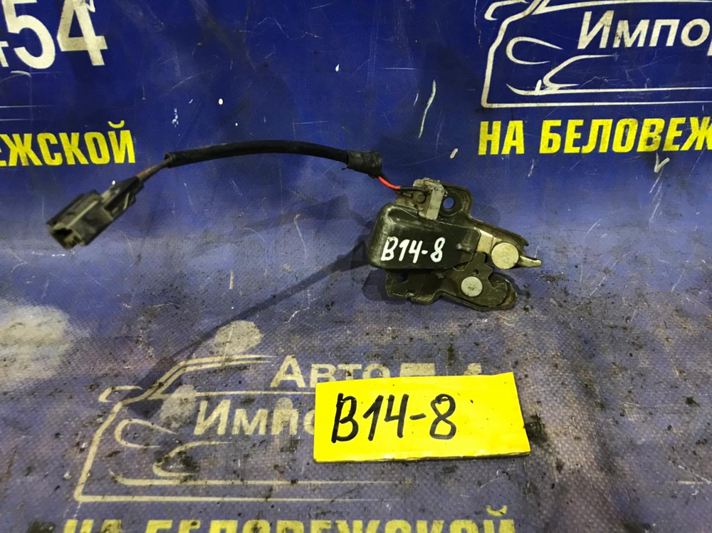 Замок багажника NISSAN SUNNY 1995