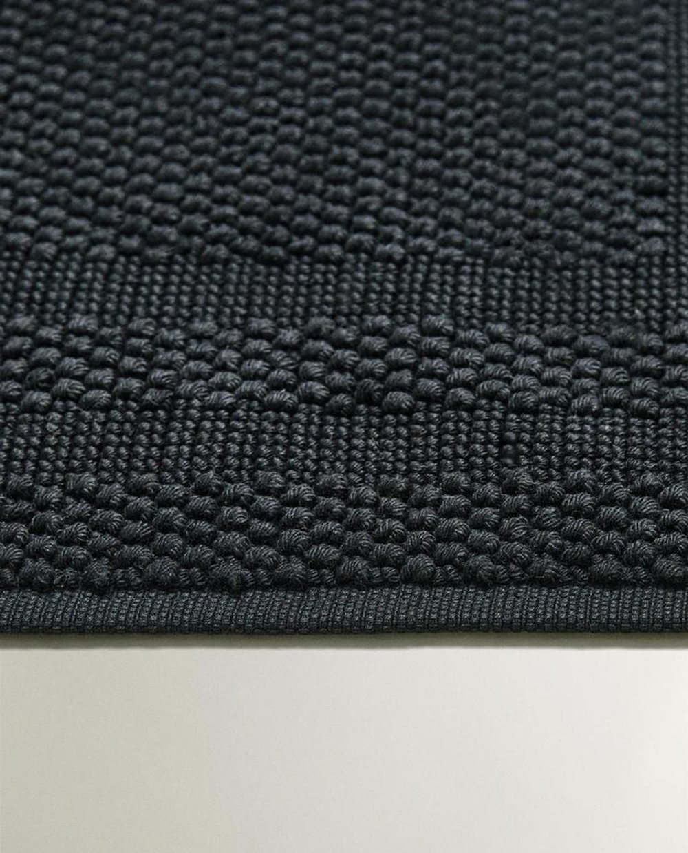 ZARA HOME КОВРИК ДЛЯ ВАННОЙ ИЗ ХЛОПКА С АНТИСКОЛЬЗЯЩЕЙ ПОВЕРХНОСТЬЮ, ЧЕРНЫЙ