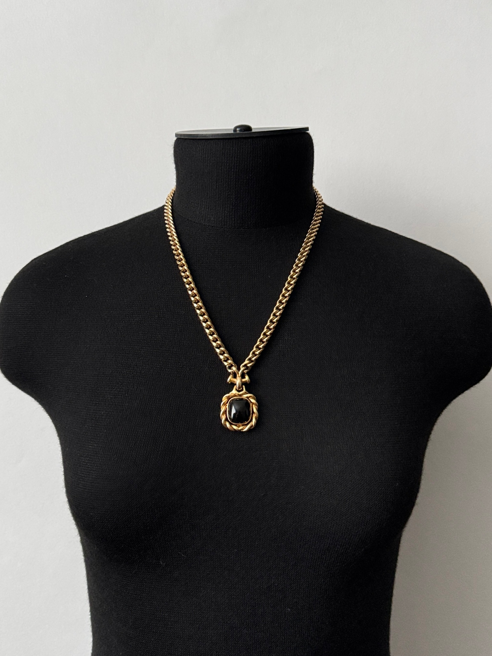 Комплект из клипс и кулона Christian Dior